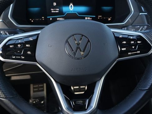 Certified 2023 Volkswagen Tiguan SE R-Line image 20