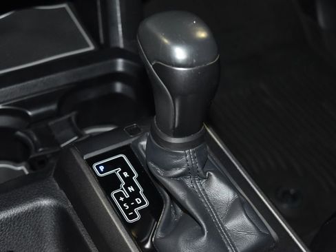 Used 2020 Toyota Tacoma TRD Off-Road image 12