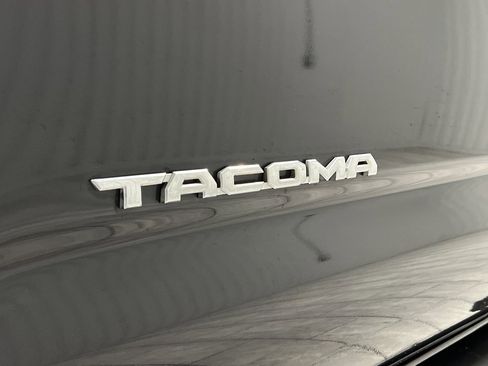 Used 2018 Toyota Tacoma TRD Off-Road image 31