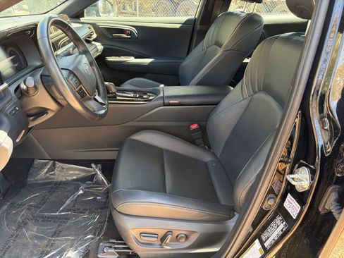 Used 2025 Toyota Crown XLE image 23