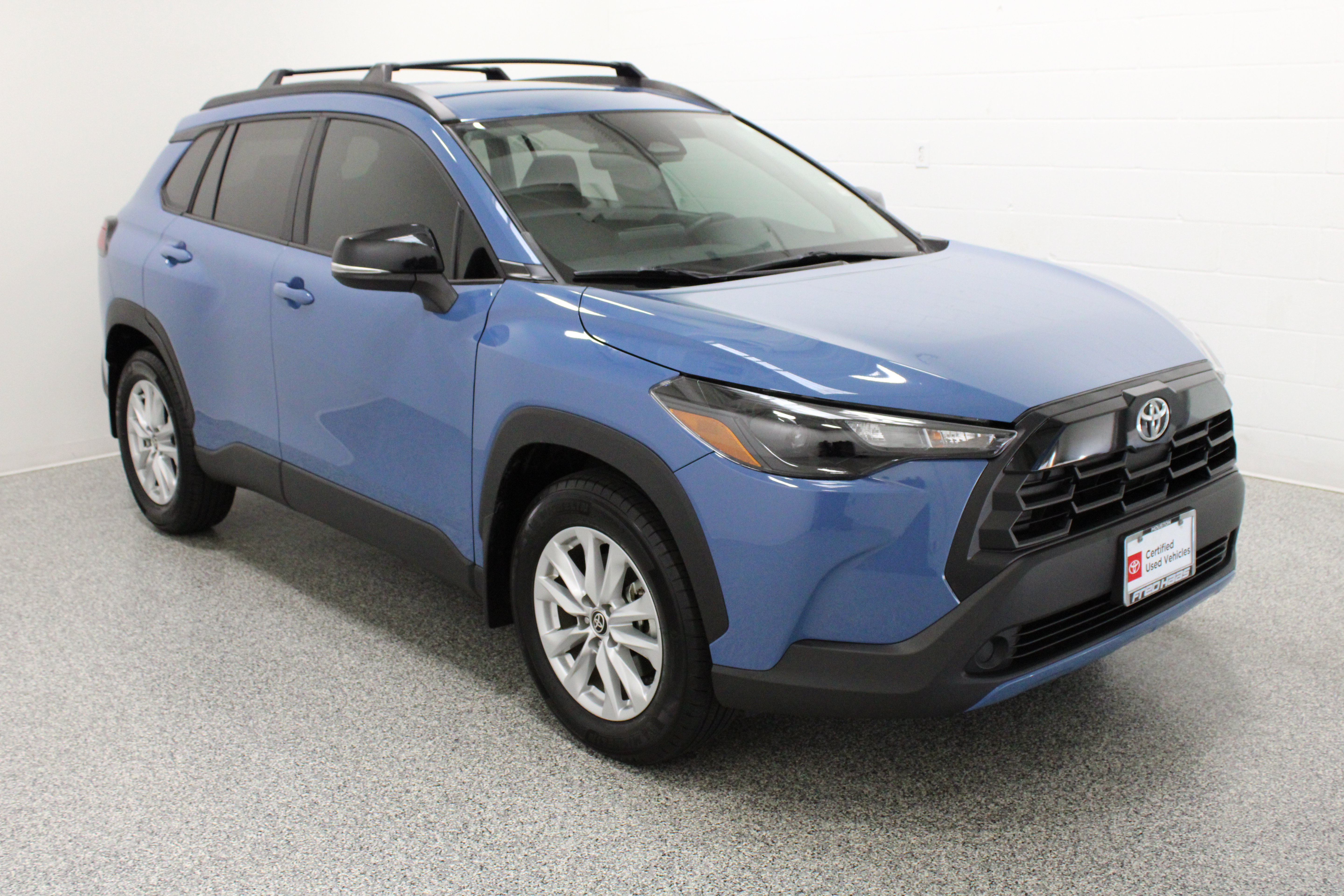 Used 2026 Toyota Corolla Cross LE FWD image 4