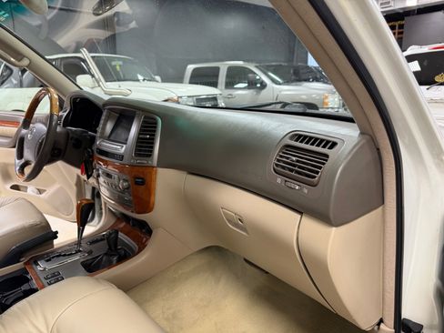 Used 2004 Lexus LX 470 image 18