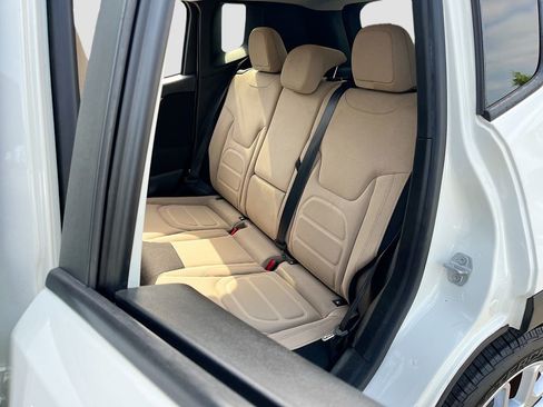 Used 2019 Jeep Renegade Latitude w/ Popular Equipment Group image 21