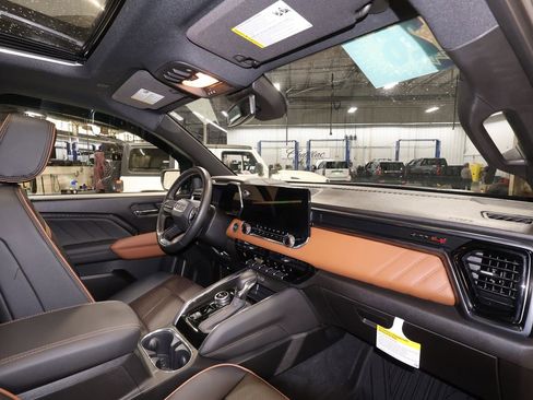 Certified 2026 GMC Canyon AT4 w/ Technology Plus Package image 27