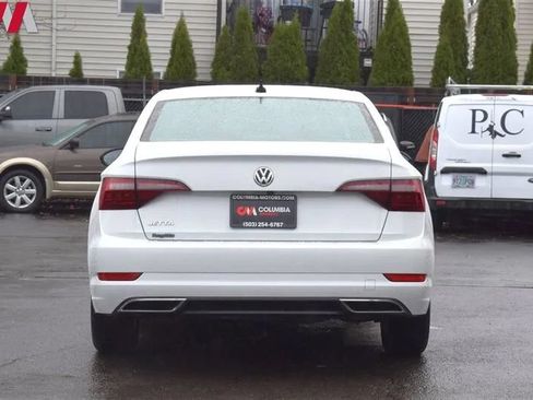 Used 2021 Volkswagen Jetta R-Line w/ R-Line Cold Weather Package FWD image 4