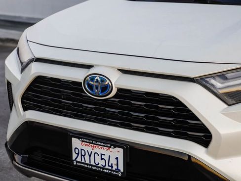 Used 2022 Toyota RAV4 SE image 6