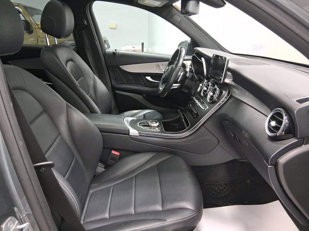 Used 2019 Mercedes-Benz GLC 300 image 30