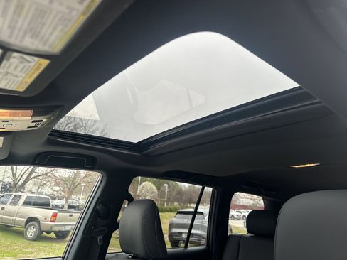 Used 2021 Lexus GX 460 Premium w/ Premium Package image 32