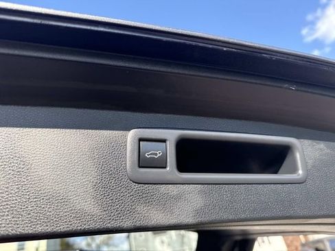 Used 2023 Toyota Highlander XLE image 10