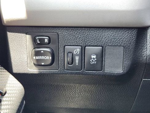 Used 2013 Toyota RAV4 LE AWD/4WD image 25