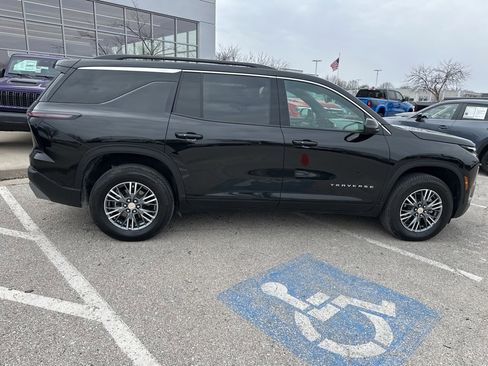 Used 2025 Chevrolet Traverse LT image 31