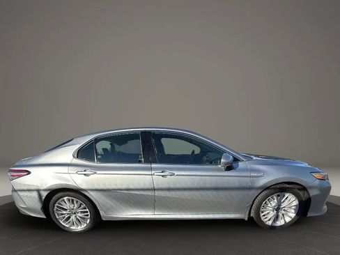 Used 2019 Toyota Camry XLE image 4