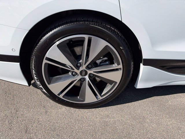 Certified 2025 Audi A6 e-tron Prestige AWD/4WD image 13
