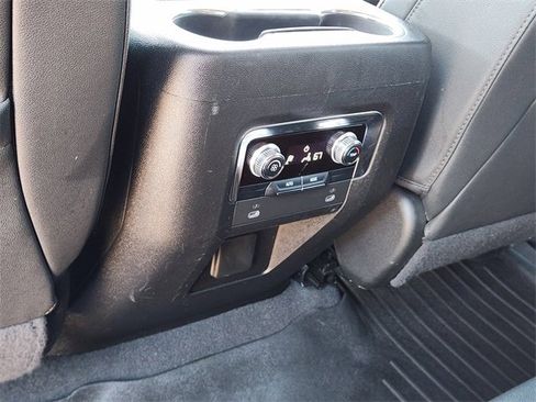 Used 2023 GMC Yukon SLT image 36