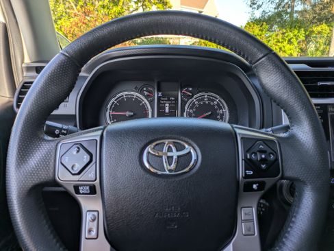 Used 2020 Toyota 4Runner Limited image 27