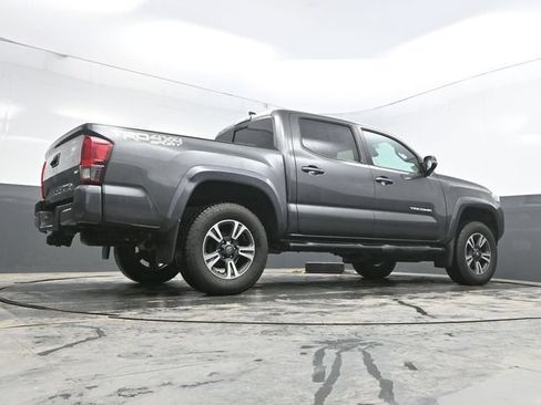Used 2019 Toyota Tacoma TRD Sport AWD/4WD image 30