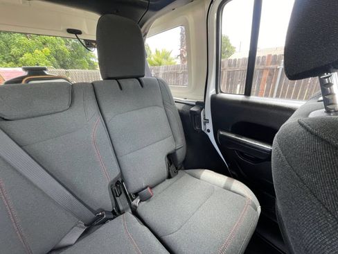 Used 2025 Jeep Wrangler Unlimited Rubicon AWD/4WD image 36