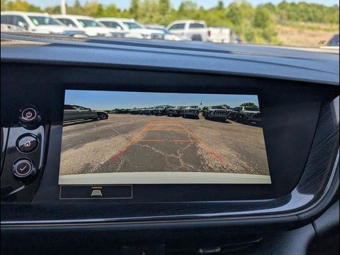 Used 2023 Buick Envision Essence image 8