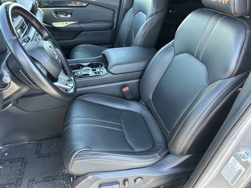 Used 2025 Honda Pilot TrailSport image 26