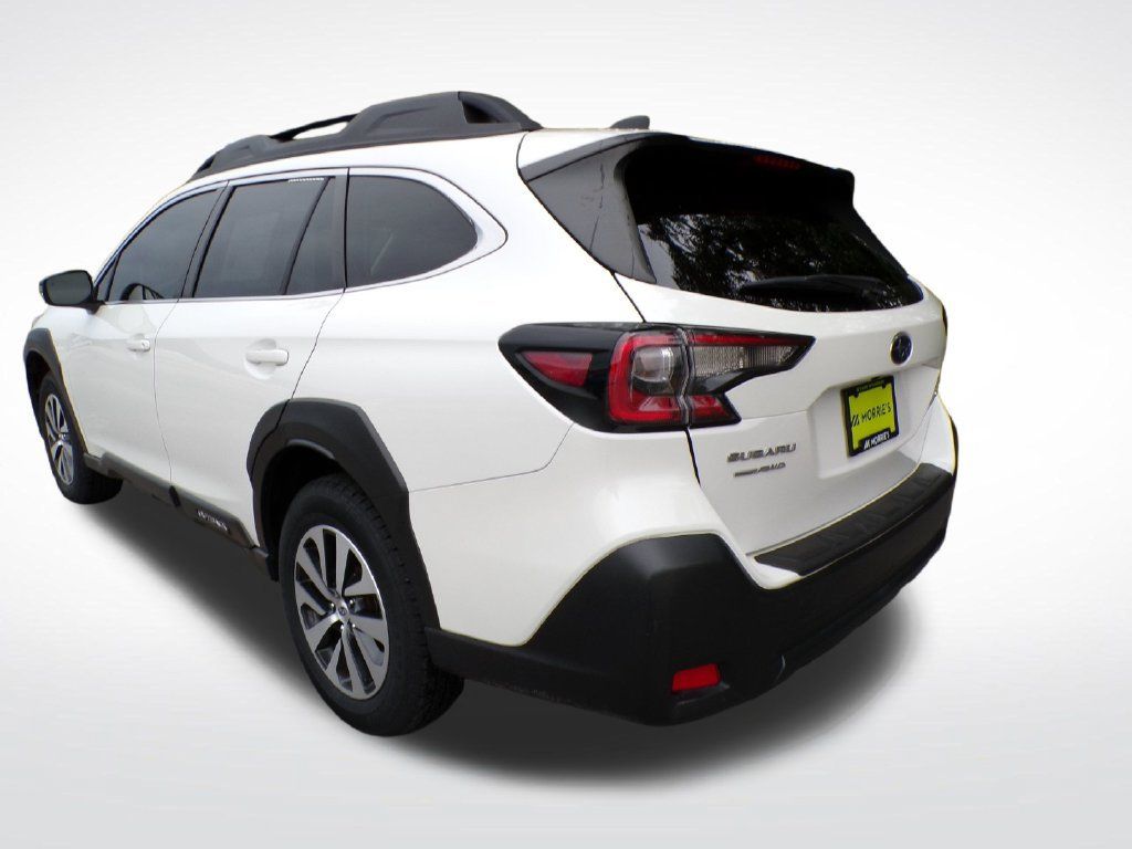 Used 2024 Subaru Outback Premium AWD/4WD image 4