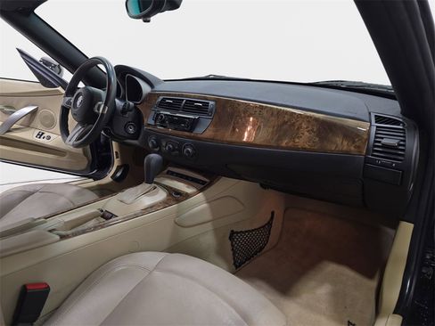 Used 2005 BMW Z4 2.5i image 10