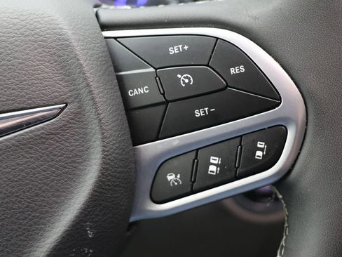 Used 2024 Chrysler Pacifica Touring-L image 20