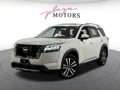 Used 2023 Nissan Pathfinder Platinum