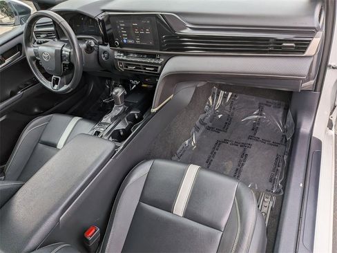 Used 2025 Toyota Camry SE image 31