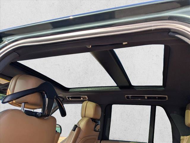 Certified 2025 Land Rover Range Rover SE AWD/4WD image 19