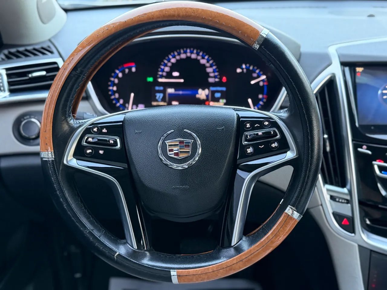 Used 2014 Cadillac SRX FWD image 43