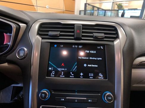 Used 2017 Ford Fusion SE w/ Fusion SE Technology Package FWD image 15