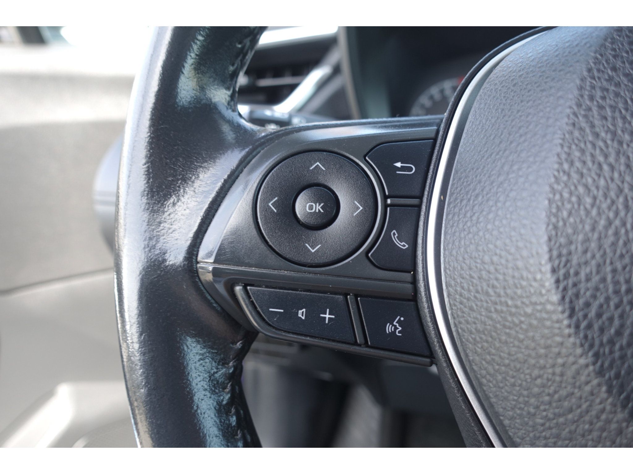 Used 2022 Toyota Corolla Cross LE AWD/4WD image 14