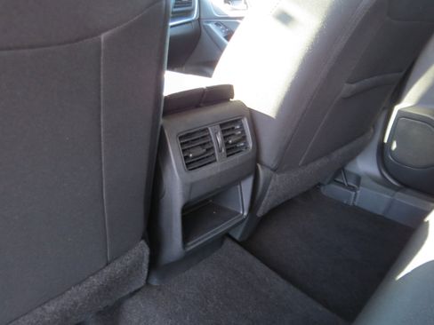 Used 2024 Nissan Rogue S FWD image 11