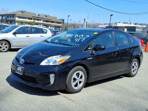 Used 2014 Toyota Prius Four image 3
