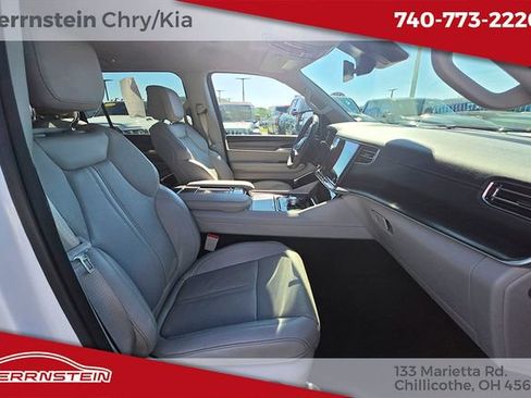 Used 2024 Jeep Wagoneer L Series II w/ Flexible Seating Group AWD/4WD image 31