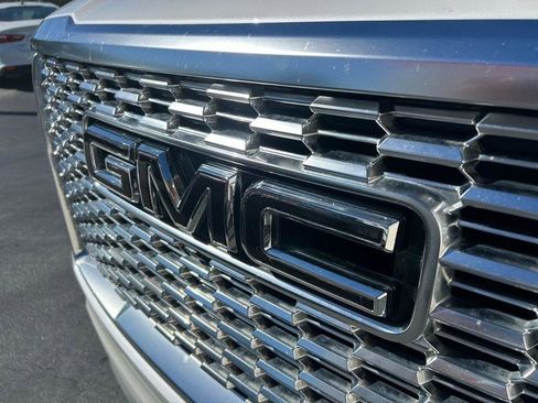 Used 2022 GMC Yukon XL Denali AWD/4WD image 40