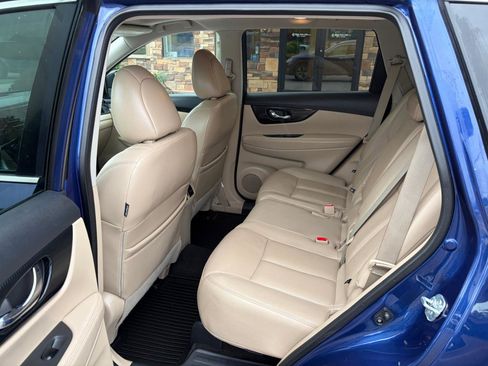 Used 2017 Nissan Rogue SL w/ SL Premium Package image 5