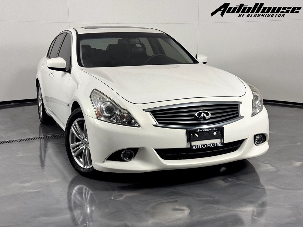 Used 2015 INFINITI Q40 w/ Navigation Package RWD image 1