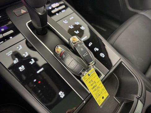 Used 2024 Porsche Macan image 28