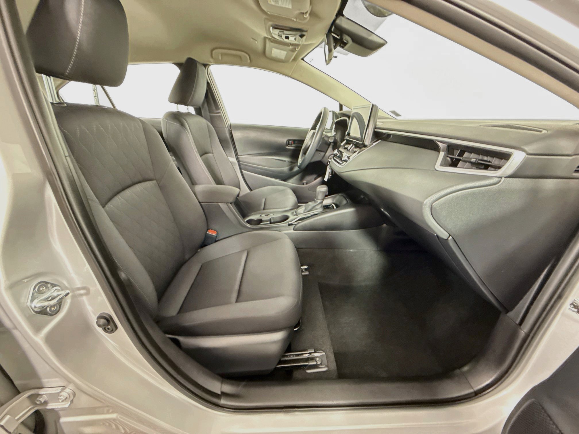 Used 2023 Toyota Corolla LE FWD image 25