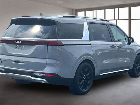 Used 2022 Kia Carnival SX Prestige FWD image 3