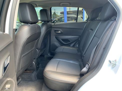 Used 2019 Chevrolet Trax LT w/ LT Convenience Package AWD/4WD image 23