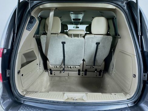 Used 2016 Chrysler Town & Country Touring w/ Driver Convenience Group FWD image 31