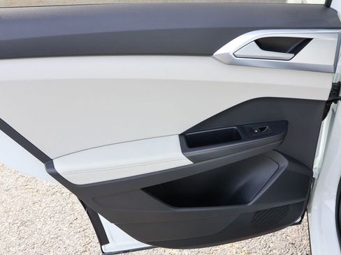 New 2025 Volkswagen Taos SE image 26