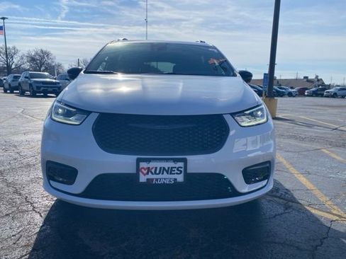 New 2026 Chrysler Pacifica Select image 14