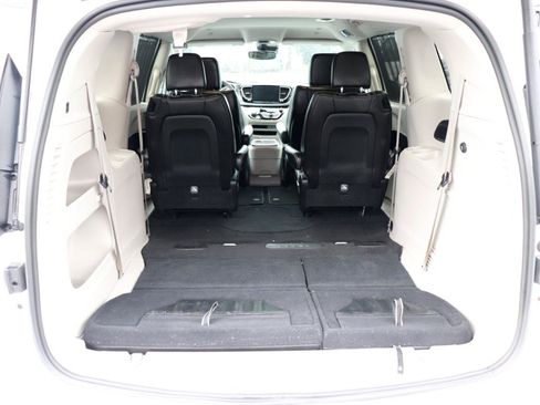 Used 2024 Chrysler Pacifica Touring-L FWD image 62