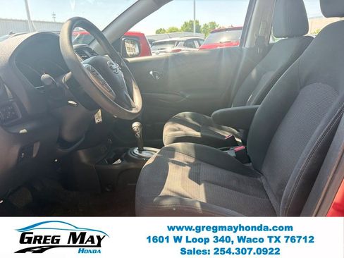 Used 2017 Nissan Versa SV FWD image 11