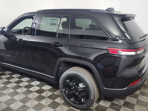New 2025 Jeep Grand Cherokee Limited w/ Black Appearance Package image 6