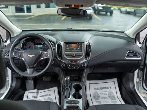 Used 2017 Chevrolet Cruze LT w/ Convenience Package FWD image 20