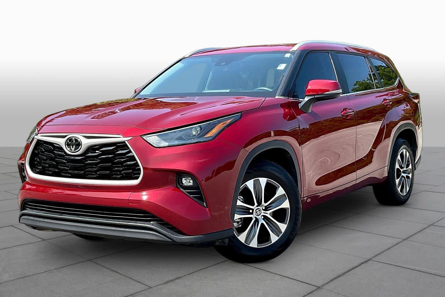 Used 2023 Toyota Highlander XLE FWD image 1